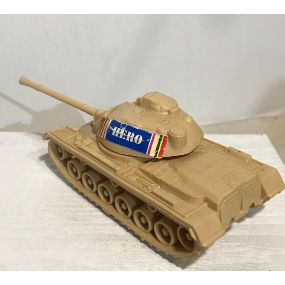 Set Of 3 Military Tanks & 1 Army Ambulance 1:72 Scale Toy Models Tan Plastic - Picture 3 of 16